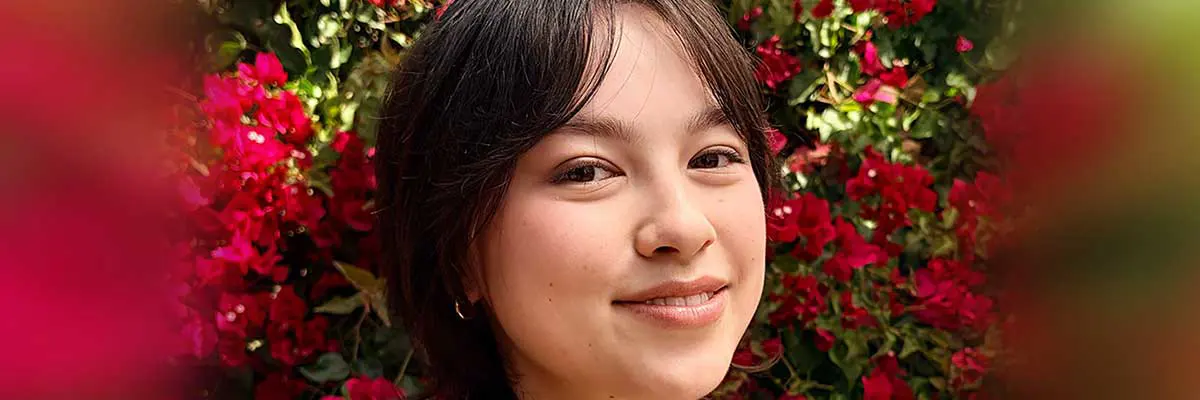 AI photo editing interface showing Clean Up, Extend, and Reframe options over a portrait photo with red flowers