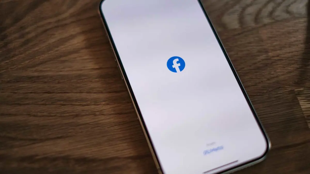 Facebook and Instagram app icons on a smartphone during the July 19 2026 outage