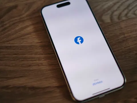Facebook and Instagram app icons on a smartphone during the July 19 2026 outage