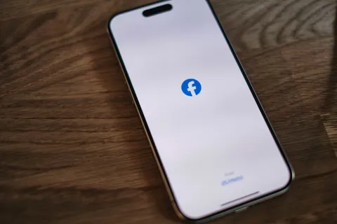 Facebook and Instagram app icons on a smartphone during the July 19 2026 outage