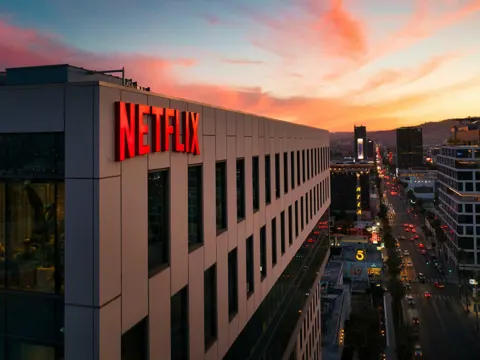 Netflix Season 2 Drop Off Youtube Daily Viewing
