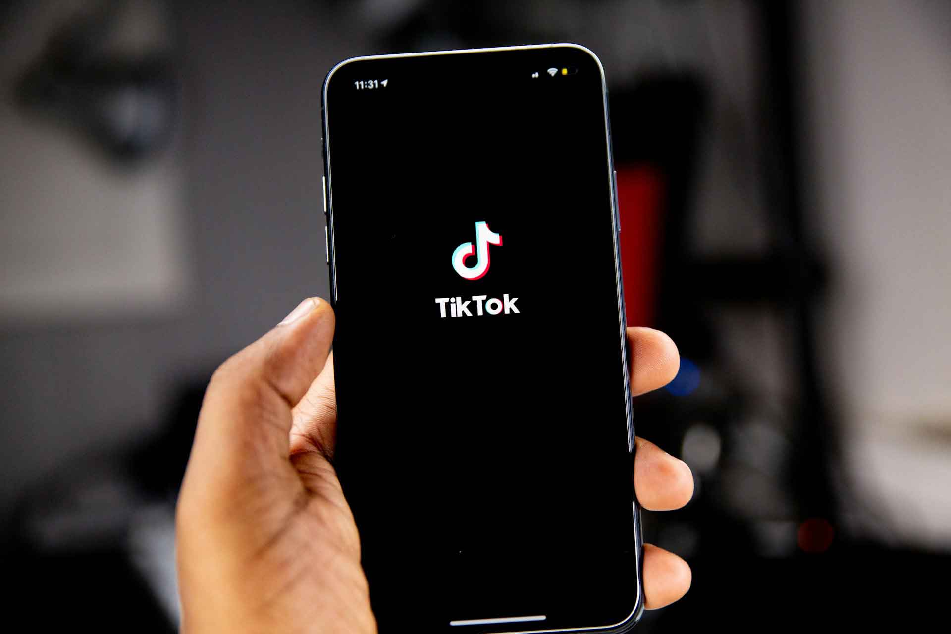 TikTok Explores Money Transfers Through Direct Messages in the US App